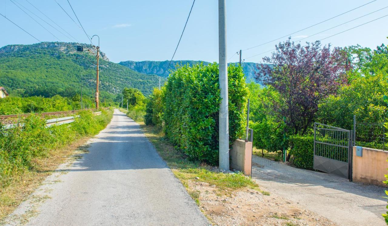 Holiday Home Narona Mostar Exteriör bild