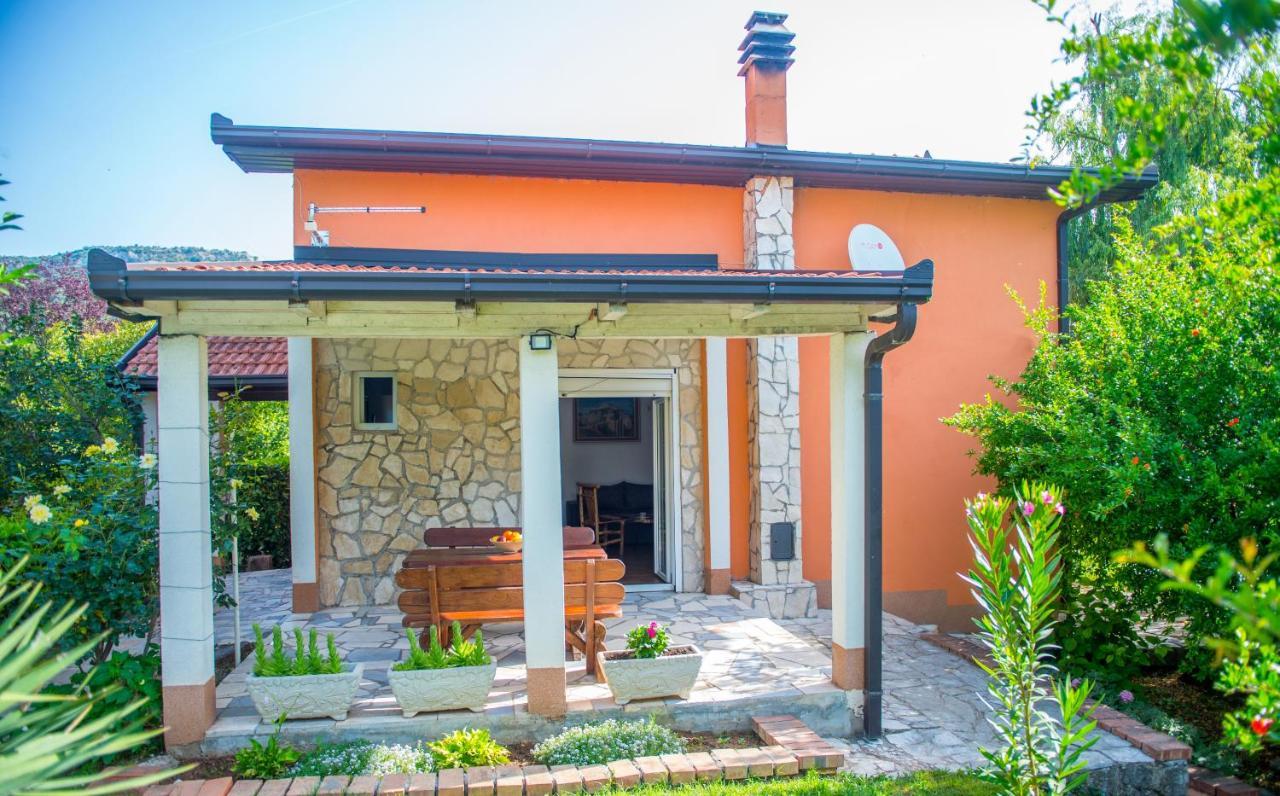 Holiday Home Narona Mostar Exteriör bild